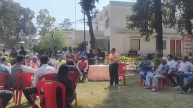 होली मिलन समारोह हरदोई में हास्य कवि से अतुल कपूर ने खूब गुदगुदाया
#हरदोई । जिलाधिकारी अनुनय झा, एडीएम प्रफुल्ल त्रिपाठ...