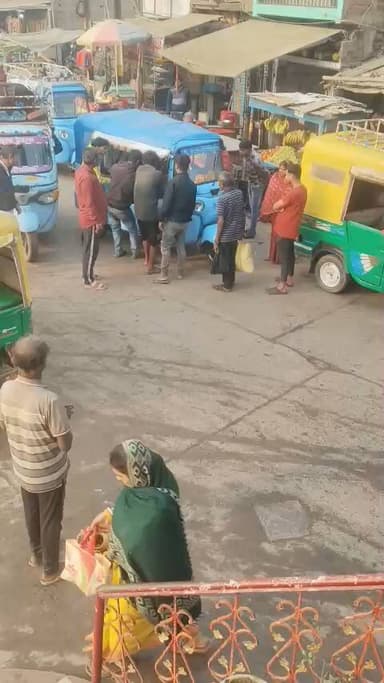 मधुबनी हनुमान प्रेम मंदिर स्टेशन स्थित के पास कुछ अति पिछड़ा जाति द्वारा एक टेंपो चालक को जान से मारने हेतु हमला।