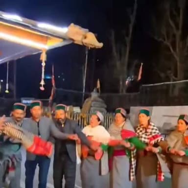 कल्पा: कोठी गाँव में ऐतिहासिक शुम रापा मेले के दौरान ग्रामीणों ने किया लोकनृत्य, धरती लोक के सुख-शांति के लिए की कामनाएं