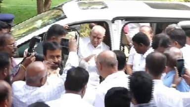 ಮೈಸೂರು: ಬಹಳ ದಿನಗಳ ನಂತರ ಸುತ್ತೂರು ಮಠಕ್ಕೆ ಆಗಮಿಸಿದ ಮಾಜಿ ಮುಖ್ಯಮಂತ್ರಿ ಬಿಎಸ್ ಯಡಿಯೂರಪ್ಪ