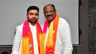 સોનગઢ: તાપી જિલ્લા ભાજપ પ્રમુખ તરીકે એક વર્ષ સૂરજ વસાવા નું પૂર્ણ થતા શુભેચ્છાઓ આપી