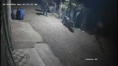 વલસાડ: અતુલના ગાર્ડન સોસાયટીમાં ચોરો ત્રાટક્યા. બંધ બંગલાના તાળા તોડી ચોરીનો નિષ્ફળ પ્રયાસ. સમગ્ર ઘટના CCTV કેમેરામાં કેદ