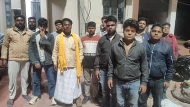 राजपुर: थाना क्षेत्र से 6 बाइकों पर सवार 12 लोगों को पुलिस ने हिरासत में लिया