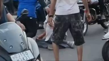 વલસાડ: શહેરમાં રોડરેજનો બનાવ: વૃદ્ધ ખેડૂતને કારમાંથી ઉતારી ઢીકમુક્કીનો માર, જાનથી મારી નાખવાની ધમકી.સિટી પોલીસ મથકે ફરીયાદ