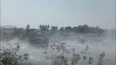 పుంగనూరు: గడ్డి లొడ్డు తో వెళ్తున్న లారీలో చెలరేగిన మంటలు. స్థానికులు చాకచోక్యంతో తప్పిన పెను ప్రమాదం.