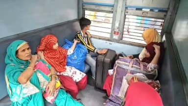 कोडरमा: कोडरमा जंक्शन से होली बाद परदेस वापसी शुरू, ट्रेनों में उमड़ी भीड़