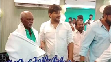 புதுக்கோட்டை: பெரியார் நகரில் தனியார் நிறுவனத்தை துவக்க தூய்மை பணியாளர்களை அழைத்து துவைக்கி வைத்த MC சிவா மற்றும் நிறுவனத்திற்கு குவியும் பாராட்டு