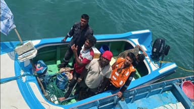 இராமநாதபுரம்: எல்லை தாண்டி மீன்பிடித்ததாக அரியமான் கடற் பகுதியில் இரண்டு இலங்கை மீனவர்கள் கைது