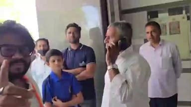 મહાનગર પાલિકા કચેરી ખાતે મેયર અને કોંગ્રેસના આગેવાન વચ્ચે બોલાચાલી થયાનો વિડીયો સોશિયલ મીડિયામાં વાયરલ થયો #Vairl