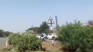 మహబూబ్ నగర్ అర్బన్: మహబూబ్ నగర్ జిల్లా అడ్డకల్ మండలం పొన్నకల్ స్టేజ్ వద్ద బస్సు, లారీ ఢీ.. ఇద్దరి మృతి