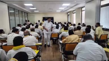 మంగళగిరి తెదేపా కార్యాలయంలో మండల నాయకులకు పల్లె రఘునాథ్ రెడ్డి క్లాస్