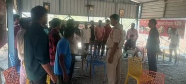 తాడిపత్రి: యాడికి, రాయలచెరువు లలో టీ కేఫ్ లలో సీఐ శ్రీనివాసులు ఆధ్వర్యంలో పోలీసులు విస్తృతంగా తనిఖీలు