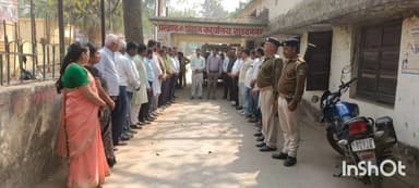 दाउदनगर: दाउदनगर के प्रखंड सह अंचल कार्यालय में एक लिपिक के निधन पर आयोजित की गई शोक सभा, दी गई श्रद्धांजलि