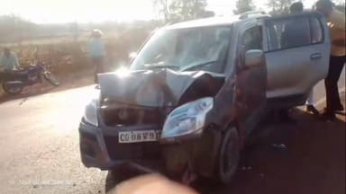 डौण्डीलोहारा: नशे में धुत बाइक चालक रॉन्ग साइड से आकर कार से भिड़ा, बड़ा हादसा टला