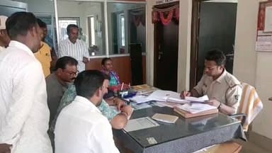 ବରଗଡ: ଜିଲ୍ଲାପାଳ କାର୍ଯ୍ୟାଳୟରେ ଆନ୍ଦୋଳନରତ ଚାଷୀଙ୍କ ଧାନ ହେଲା ଚୋରୀ, ଟାଉନ ଥାନାର ଦ୍ୱାରସ୍ଥ ହେଲେ ଚାଷୀ