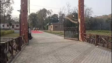 रंका: रंका लोहा पुल के पास वन विभाग द्वारा निर्मित उद्यान का विधायक सत्येंद्र नाथ तिवारी ने किया उद्घाटन, फलदार पौधे लगाए