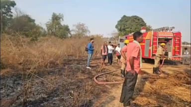 ನೆಲಮಂಗಲ: ಹುಲ್ಲು ತುಂಬಿದ್ದ ಟೆಂಪೋಗೆ ವಿದ್ಯುತ್ ತಗುಲಿ ಬೆಂಕಿ ಸುಟ್ಟು ಭಸ್ಮವಾದ ಟೆಂಪೋ ಮತ್ತೇ ಹುಲ್ಲು