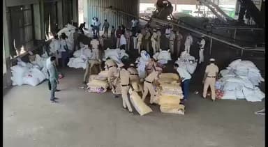 நாகப்பட்டினம்: நகராட்சி குப்பை கிடங்கில் குற்ற வழக்குகளில் பறிமுதல் செய்யப்பட்ட 65 லட்ச ரூபாய் மதிப்பிலான 6186 கிலோ புகையிலை பொருட்கள் அழிக்கப்பட்டது