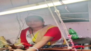 महासमुंद: महतारी वंदन योजना से गीतांजली बनी आत्मनिर्भर, सहायता राशि से खरीदी बुनकर मशीन, अब हर माह कमा रहीं हजारों की आय