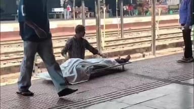 ଝାରସୁଗୁଡା: ଝାରସୁଗୁଡା ରେଳ ଷ୍ଟେସନରେ ଟ୍ରେନରେ ଚଢ଼ିବା ସମୟରେ ଟ୍ରାକରୁ ଖସିପଡି ଜଣେ ବ୍ୟକ୍ତିଙ୍କ ମୃତ୍ୟୁ