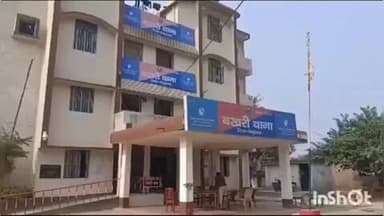 बखरी: सुगा रोड पर काली मंदिर के सामने पुलिस ने अवैध नशीले पदार्थ के विरुद्ध छापेमारी में कोडिंग फास्फेट सिरप बरामद किया