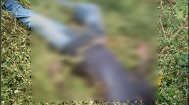 ದೇವನಹಳ್ಳಿ: ತೆಂಗಿನಮರಕ್ಕೆ ಹತ್ತಿಸಿ ಕೊಲೆ ಮಾಡಿದ್ದಾರೆ ಕೊಲೆ ಪ್ರಕರಣ ಸೂಕ್ತ ತನಿಖೆ ನಡೆಸಿಲ್ಲವೆಂದು ಎಸಿಪಿ ಕಚೇರಿ ಮುಂದೆ ಪ್ರತಿಭಟಿಸಿದ ಕುಟುಂಬಸ್ಥರು