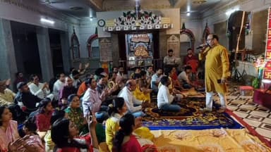 कोडरमा: झुमरी तिलैया में भक्ति का माहौल, वैदिक मंत्रोच्चार के साथ पूजा-अर्चना और मंदिर में सजी भव्य भजन संध्या