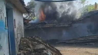 रायपुर: चवंडिया में बिजली की हाइटेंशन लाइन में शॉर्ट सर्किट से मकान में लगी आग, लाखों रुपए का हुआ नुकसान