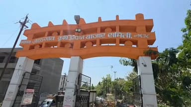 जळगाव: बाजार समितीमधील बीओटीवर दिलेल्या गाळ्यांचा करार रद्द करा : शेतकरी संघर्ष समितीची मागणी