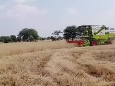 नरसिंहगढ़: नरसिंहगढ़ में फसल कटाई के बाद प्रबंधन को लेकर हार्वेस्टर संचालकों के साथ पुलिस व कृषि विभाग की बैठक