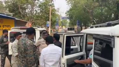 বাঘমুণ্ডী: রুসুলডি এলাকায় বিজেপির পতাকা লাগানোকে কেন্দ্র করে উত্তেজনা, বাঘমুন্ডিতে বিজেপির জেলা সভাপতিকে যেতে বাধার অভিযোগ