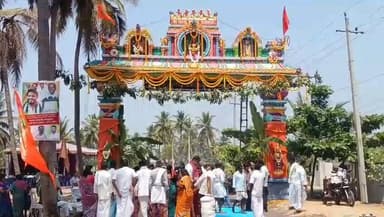 ಮದ್ದೂರು: ತಿಟ್ಟಮಾರನಹಳ್ಳಿ ಗೇಟ್ ಬಳಿ ಶ್ರೀ ಲಕ್ಷ್ಮಿ ದೇವಿ ದೇವಸ್ಥಾನದ ಮಹಾದ್ವಾರವನ್ನು ಉದ್ಘಾಟಿಸಿದ ಮಾಜಿ ಸಚಿವ ಡಿ ಸಿ ತಮ್ಮಣ್ಣ