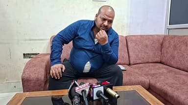 धनबाद, गैंगस्टर फहीम खान के बेटा इकबाल खान ने अपने आवास पर प्रेसवार्ता कर अपने ड्राइवर के ऊपर गोली कांड को लेकर रखी अपने...