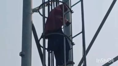 गोपालगंज: बनकटा जागीरदारी गांव: मोबाइल टावर पर चढ़ी किशोरी को पुलिस ने सकुशल उतारा, एसपी ने दी जानकारी