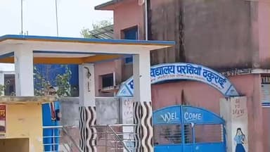 नासरीगंज: परसिया पंचायत के परसिया गांव को जाने वाले मुख्य मार्ग पर पुलिया के ध्वस्त हो जाने से ग्रामीणों को हो रही पर
#jansamasya