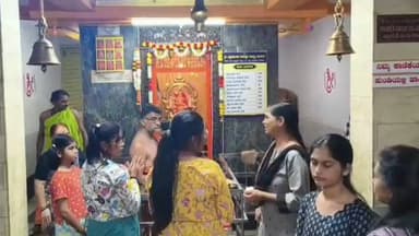 ಧಾರವಾಡ: ಸಂಕಷ್ಟ ಚತುರ್ಥಿ ಹಿನ್ನೆಲೆಯಲ್ಲಿ ಧಾರವಾಡ ನಗರದ ವಿವಿಧ ಕಡೆಗಳಲ್ಲಿನ ಗಣಪತಿ ದೇವಸ್ಥಾನದಲ್ಲಿ ವಿಶೇಷ ಪೂಜೆ