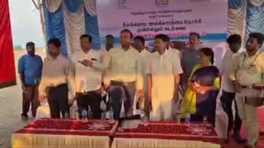 கடலூர்: தேவனாம்பட்டினம் கடற்கரையில் வளர்ச்சிப் பணிகளை ஆட்சியர் தொடங்கி வைத்தார்