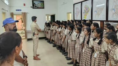 ಧಾರವಾಡ: ನಗರದ ಉಪ ನಗರ ಪೊಲೀಸ್ ಠಾಣೆಯಲ್ಲಿ ಜನಸ್ನೇಹಿ ಪೊಲೀಸ್ ಠಾಣೆ ಕಾರ್ಯವೈಖರಿ ಕುರಿತು ತೆರದ ಮನೆ ಕಾರ್ಯಕ್ರಮ