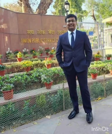 यशवर्धन राजपूत जी, सक्षम राजपूत जी एवं निकिता राजपूत जी को सिविल सेवा परीक्षा उत्तीर्ण करने पर बहुत-बहुत बधाई और शुभकामनाएं 💐
#upsc