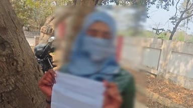 मऊ: छेड़खानी की शिकायत लेकर पीड़िता पहुंची एसपी कार्यालय, कोपागंज थाने पर मुकदमा न लिखने का आरोप #MauNews #Kopaganj #UPP...