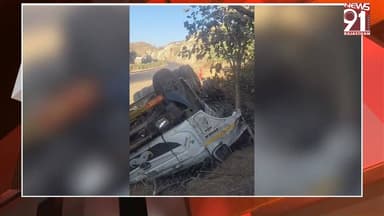 गोगुंदा हाईवे पर सरसों तेल से भरा टैंकर पलटा, ग्रामीणों में मची तेल लूटने की होड
#newsfeed #News #rajasthan #RajasthanNe...