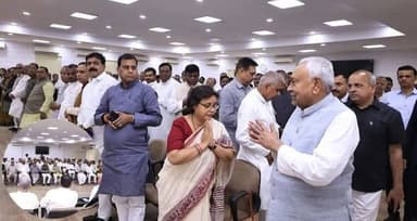 जद(यू) विधानमंडल दल की बैठक आयोजित की गई। बैठक के दौरान संगठनात्मक विषयों एवं भावी रणनीति पर चर्चा हुई पटना के 1, अणे मा...