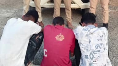 पचपहाड़: भैंसोदामंडी पुलिस ने MD पाउडर और डोडा चूरा के साथ 3 तस्करों को किया गिरफ्तार