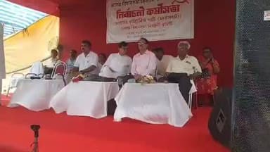 ডেবরা: ডেবরা অডিটোরিয়াম হলের সামনে আয়োজিত সিপিআইএমের নির্বাচনী কর্মীসভায় রাজ্য সম্পাদক মোঃ সেলিম