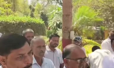 सीहोर नगर: पाटीदार समाज के युवाओं पर कार्रवाई को लेकर गांधी पार्क में समाज हुआ एकत्रित, कलेक्ट्रेट में सौंपा ज्ञापन