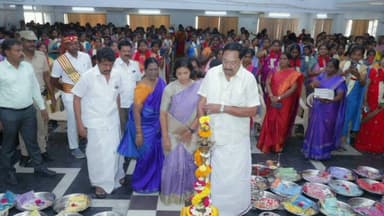 வாலாஜா: ராணிப்பேட்டை மற்றும் ஆற்காடு பகுதிகளை சேர்ந்த 400 கர்ப்பிணி பெண்களுக்கு சமுதாய வளைகாப்பு நிகழ்ச்சி சீர்வரிசைகளை அமைச்சர் வழங்கினார்