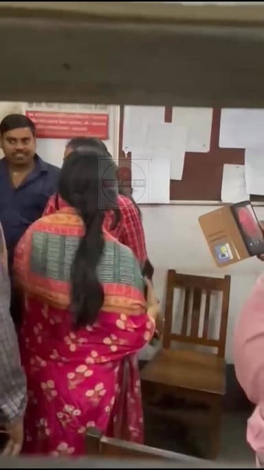 दरभंगा RB मेमोरियल हॉस्पिटल में माफियाओ के द्वारा गुंडागर्दी, मरीज के जान के साथ खिलवाड़,
राजद नेत्री #प्रिया राज एवं सो...