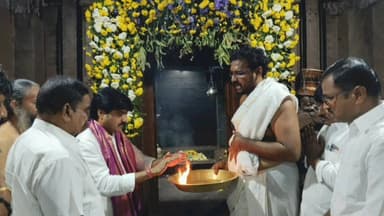 అలంపూర్: శ్రీ జోగుళాంబ బాలబ్రహ్మేశ్వర స్వామివార్ల సందర్శనార్థమై విచ్చేసిన జగద్గురుశంకరాచార్య వీదు శేఖర భారతి స్వామిని కలిసిన MLA