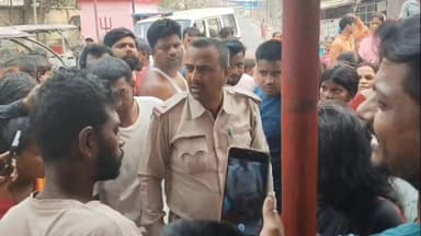 পুরাতন মালদা: ছেলে ধরা সন্দেহে এক মহিলাকে আটক করলে এলাকাবাসী আমতলা এলাকার ঘটনা