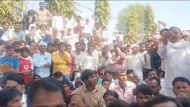 सूरौठ: भुकरावली में युवक की हत्या के आरोप में स्कूल के सामने शव रखकर लोगों ने किया सड़क जाम, आरोपियों की गिरफ्तारी की मांग